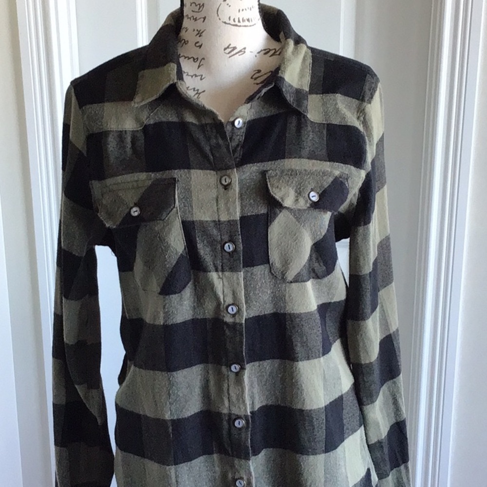 Justify green & black buffalo check long sleeve flannel shirt with pockets Sz L